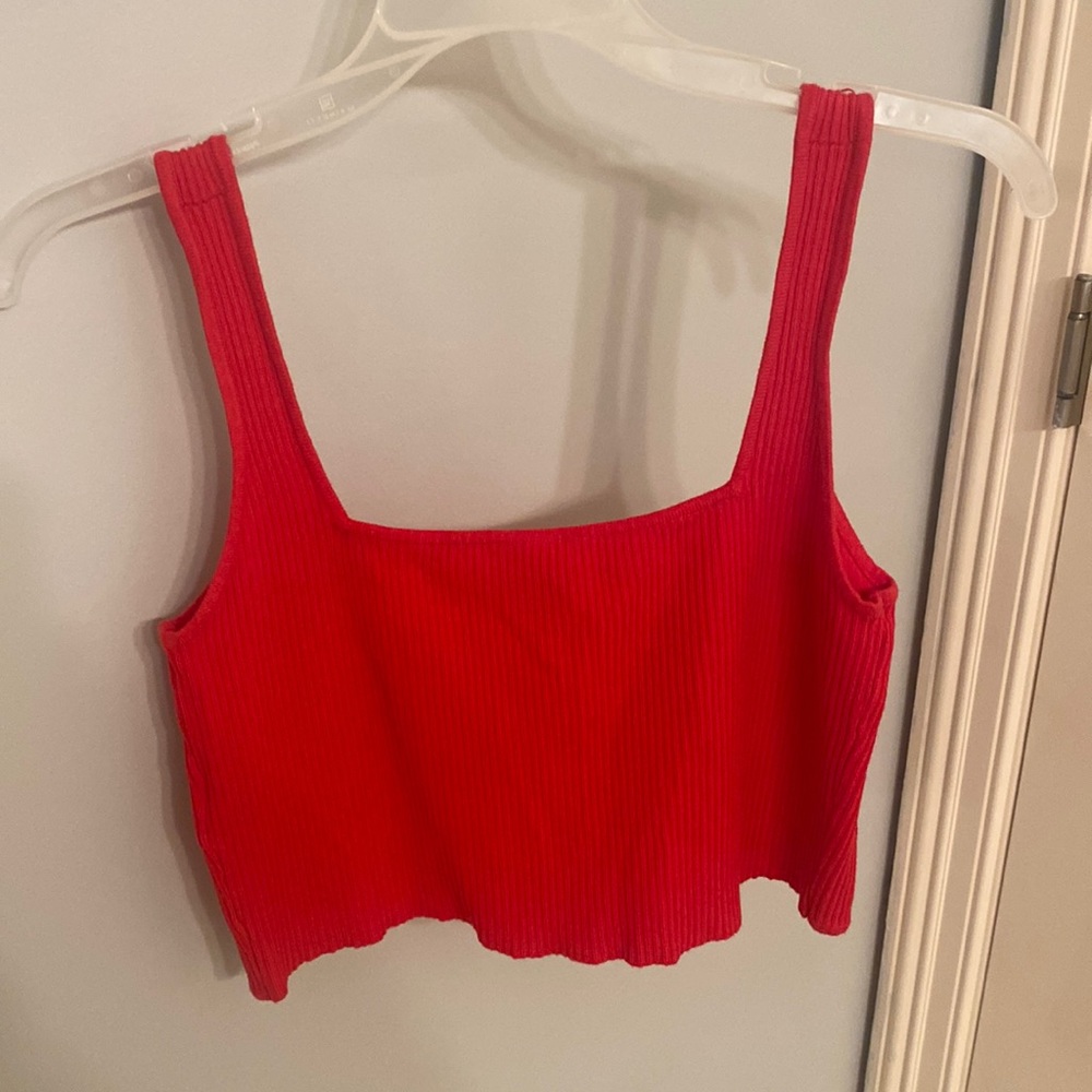 Open back, tie tank